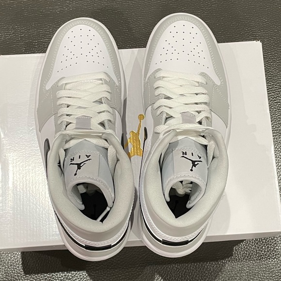 ❌SOLD❌ BRAND NEW WOMENS AIR JORDAN 1 MID - GREY FOG Popular Women's Sneaker - Picture 7 of 8